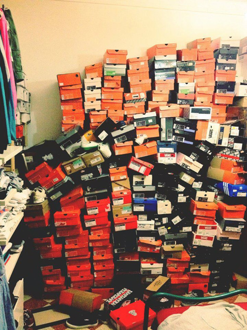 sneakerheads-nightmares-falling-sneaker-boxes