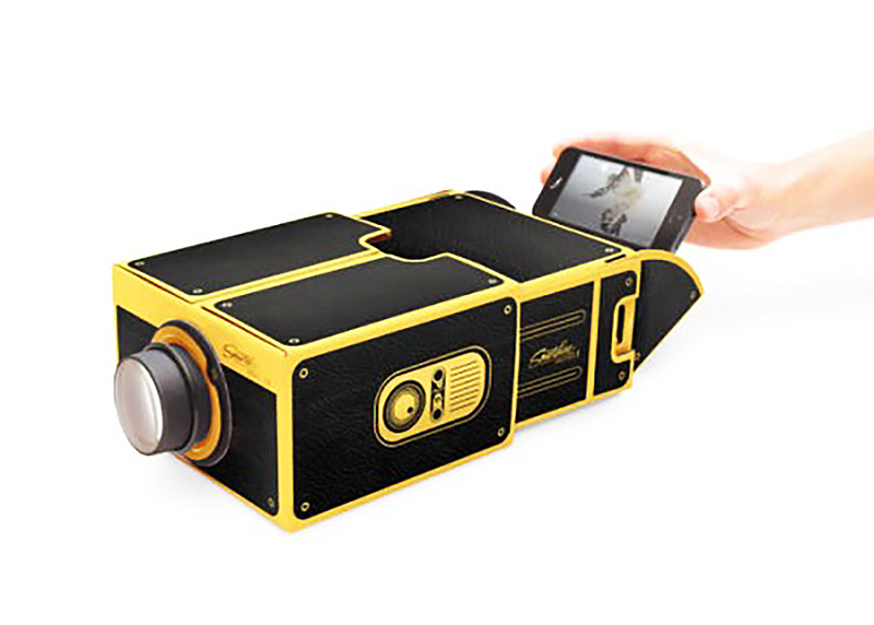 Smartphone-Projector-2.0-Black-and-Gold-01