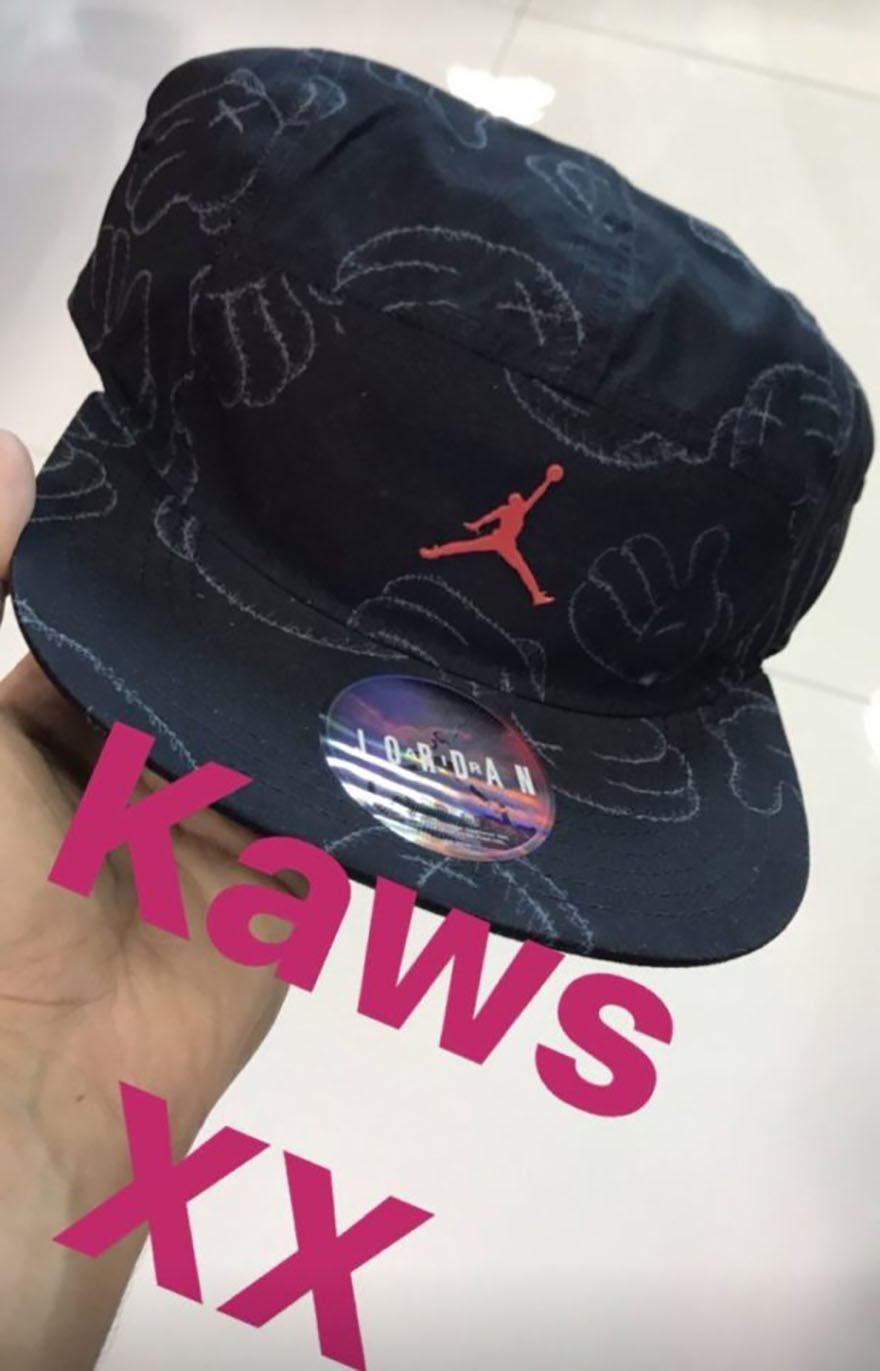 Kaws x Air Jordan 4