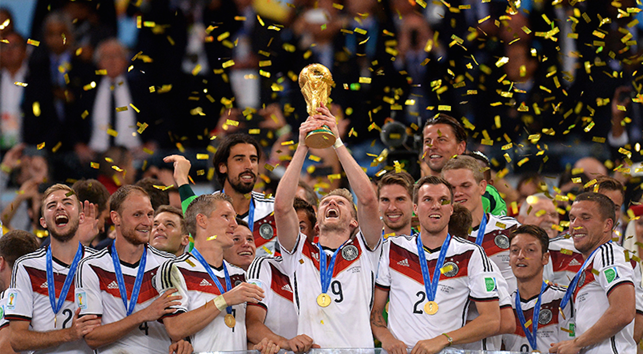 Germany-lifting-2014-World Cup