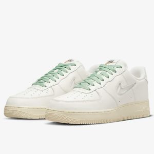Nike Valentine's Day sneakers Air Force 1 '07 LX