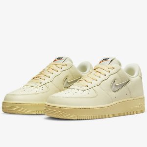 Nike Valentine's Day sneakers Air Force 1 '07 LX W