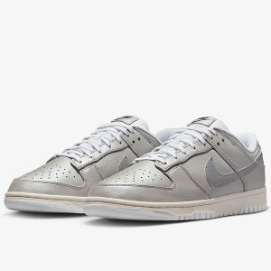 Nike Valentine's Day sneakers Dunk Low SE