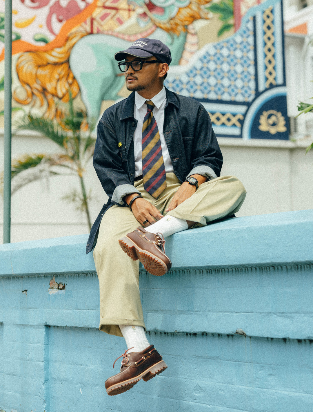 Timberland 3-eye handsewn boat shoe on Airil who pairs it with denim jacket, white shirt, tie and chinos